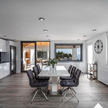 Villa Dream With Private Pool, 2 Bedrooms With En-Suite Bathrooms, Sea View Оміш Екстер'єр фото