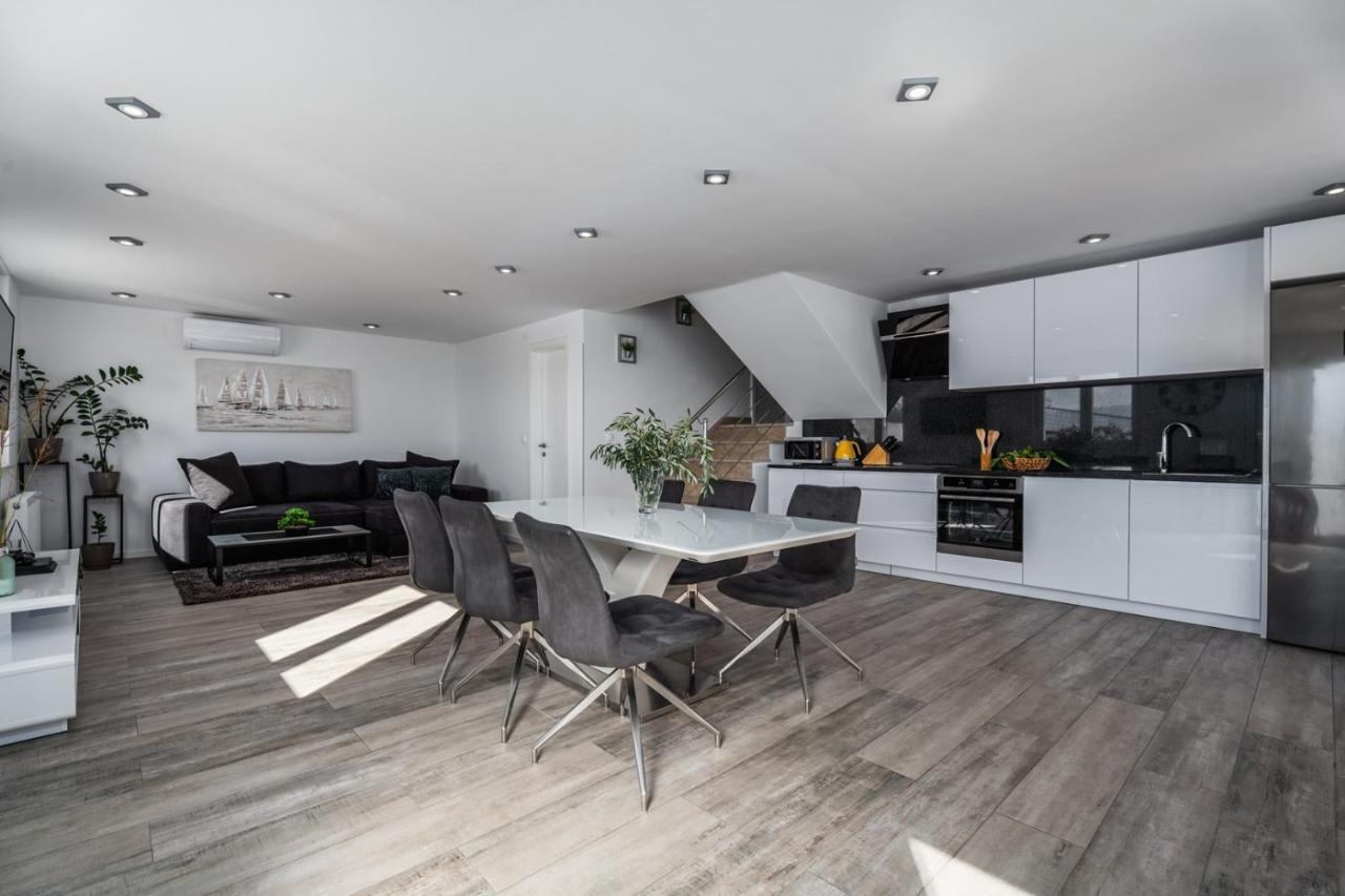 Villa Dream With Private Pool, 2 Bedrooms With En-Suite Bathrooms, Sea View Оміш Екстер'єр фото