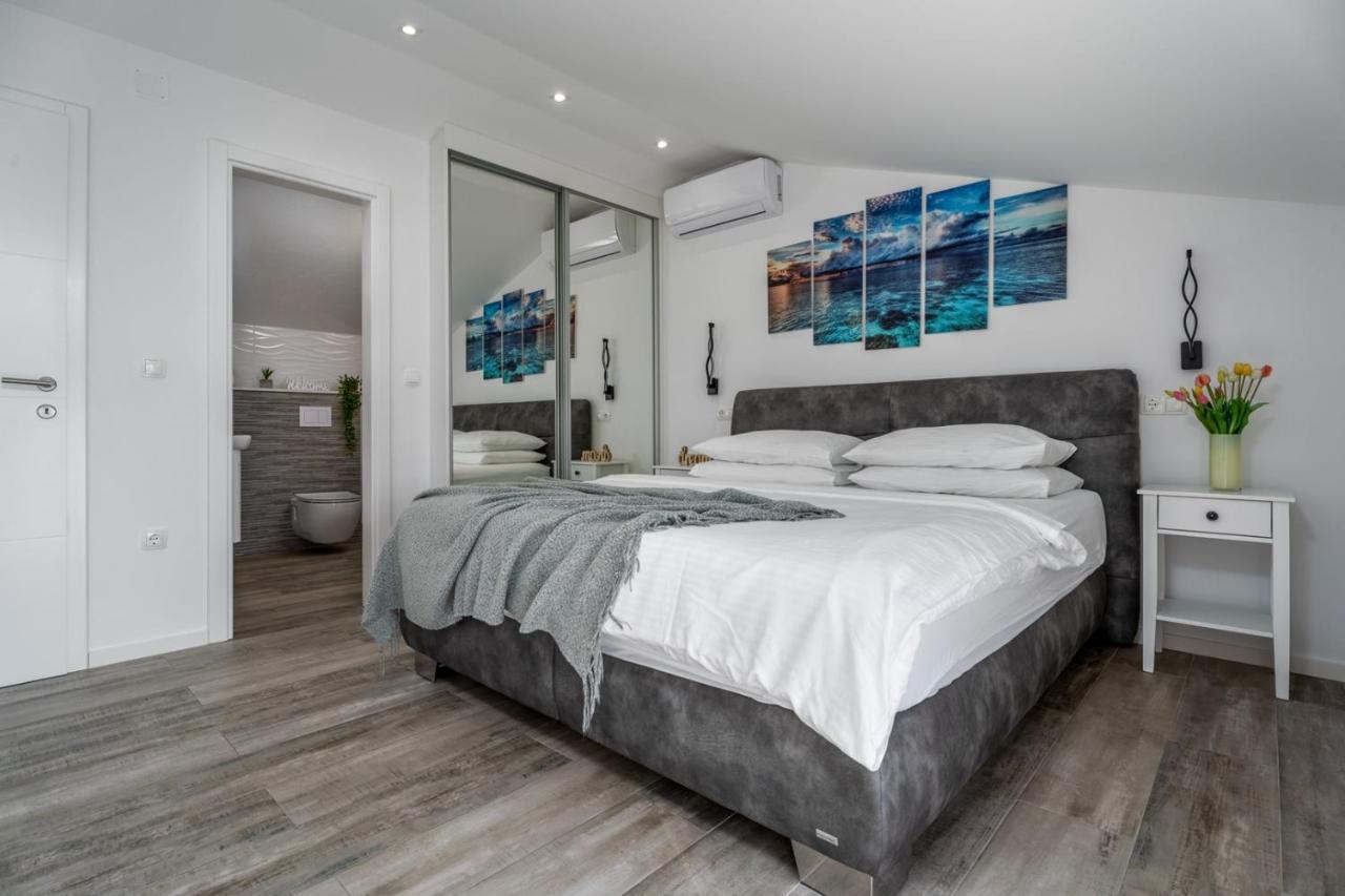 Villa Dream With Private Pool, 2 Bedrooms With En-Suite Bathrooms, Sea View Оміш Екстер'єр фото