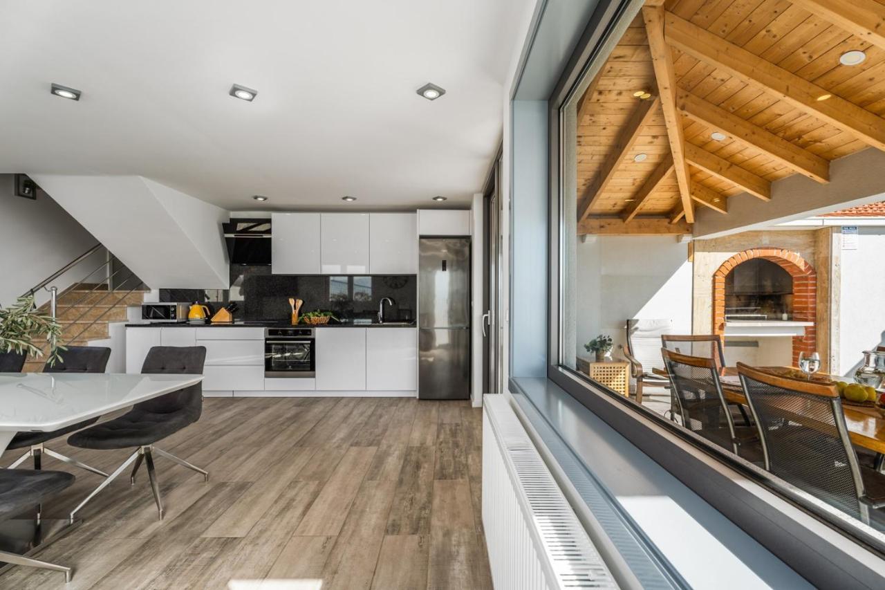 Villa Dream With Private Pool, 2 Bedrooms With En-Suite Bathrooms, Sea View Оміш Екстер'єр фото